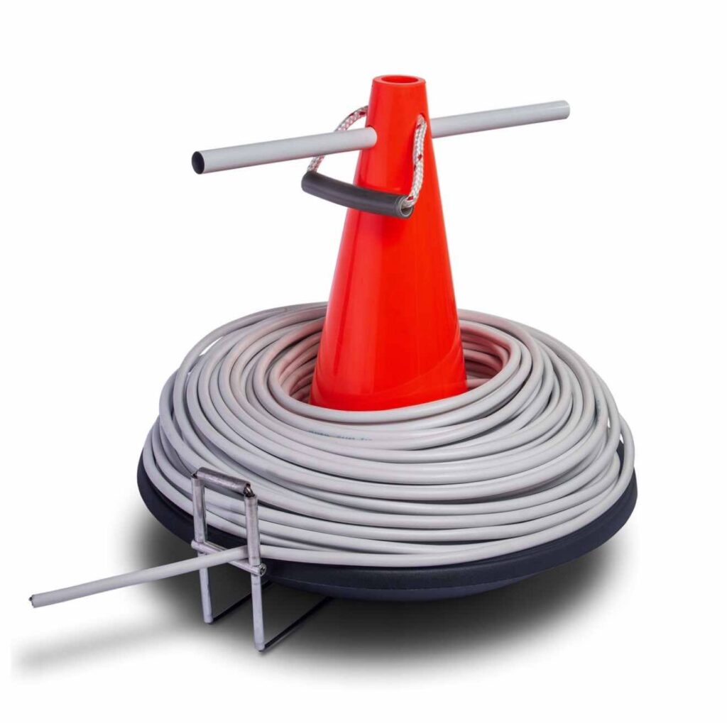 Czerwony rozwijak do kabli z tworzywa sztucznego – lekki i kompaktowy