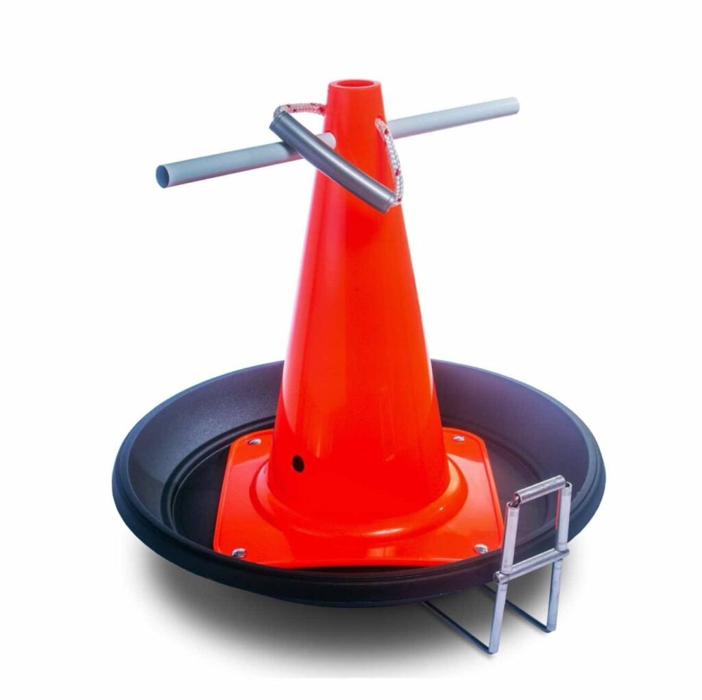 Rozwijak kablowy w formie czerwonego pachołka z obrotową rurką