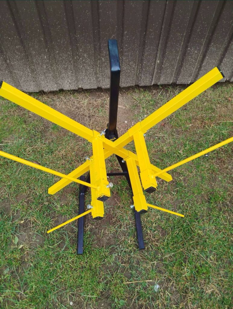 Stalowy rozwijak do kabli stojący, w kolorze żółtym